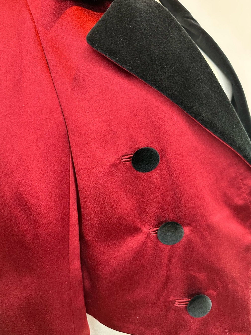 MARC JACOBS Red Satin Cropped Tuxedo Jacket Velvet Lapel Runway Blazer Size 4